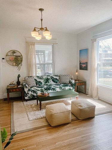 Ivy Jungalow | Bright, Clean, & near Downtown