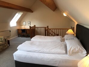 1 bedroom, free Internet, bed sheets