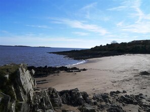 Beach - Threaby Cottage - a cottage that sleeps 4 guests in 2 bedrooms (Gatehouse of Fleet)