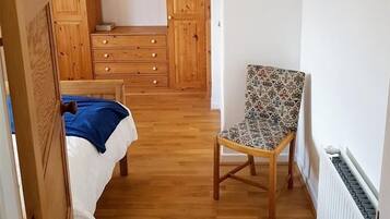 3 bedrooms, internet, bed sheets