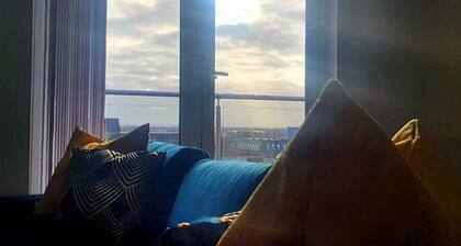 Attractive Cosy 2 Bedroom Penthouse with free Parking inside Romford Centre