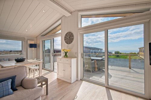 Bluebell Lodge -  a lodge that sleeps 6 guests  in 3 bedrooms