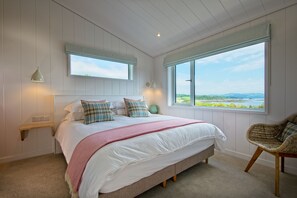 3 bedrooms, WiFi, bed sheets - Clover Lodge -  a lodge that sleeps 6 guests  in 3 bedrooms (Gatehouse Of Fleet)