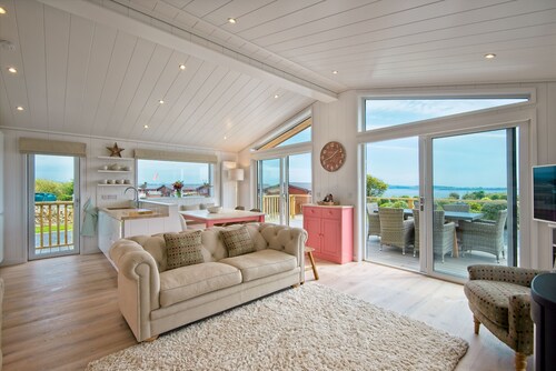 Clover Lodge -  a lodge that sleeps 6 guests  in 3 bedrooms