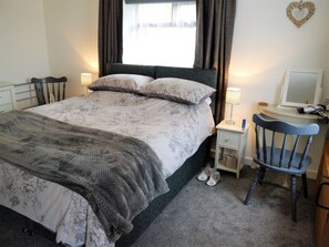 2 bedrooms, bed sheets - Kippford Stables -  a house that sleeps 4 guests  in 2 bedrooms (Kippford)