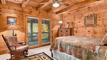 4 bedrooms, desk, iron/ironing board, free WiFi