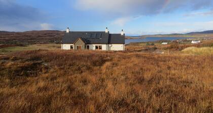 Hill Cottage - a cottage that sleeps 4 guests in 2 bedrooms