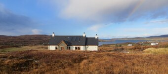 Hill Cottage - a cottage that sleeps 4 guests in 2 bedrooms