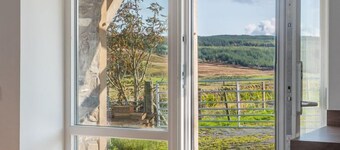 Dairy Cottage - a cottage that sleeps 4 guests in 2 bedrooms