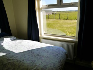 3 bedrooms, bed sheets