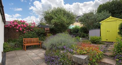 Silver Lodge - a cottage that sleeps 4 guests in 2 bedrooms