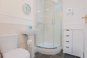 Douche, serviettes fournies