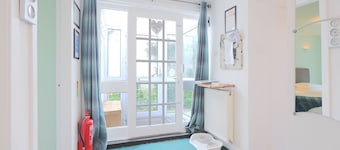 Silver Lodge - a cottage that sleeps 4 guests in 2 bedrooms