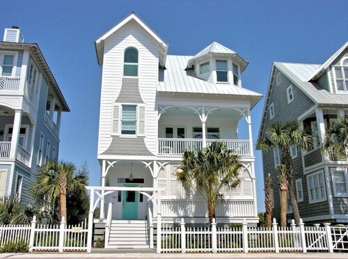 Annie Laurie Cottage! w/ Elevator and heated pool