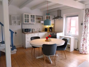 Dining - Cozy country-style vacation home in a quiet location in Greetsiel. (Greetsiel)