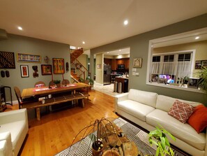 Interior - Outdoor Life at Lake Simcoe (Georgina)
