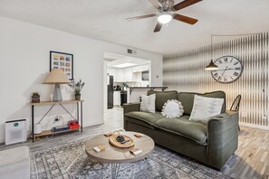 Smart TV - Pool & Hot Tub | Multi-Streaming | By Airport, ASU (Tempe)