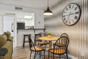 Dining - Pool & Hot Tub | Multi-Streaming | By Airport, ASU (Tempe)