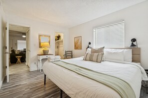 1 bedroom, iron/ironing board, free WiFi, bed sheets - Pool & Hot Tub | Multi-Streaming | By Airport, ASU (Tempe)