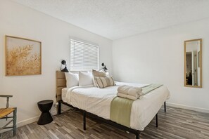 1 bedroom, iron/ironing board, free WiFi, bed sheets - Pool & Hot Tub | Multi-Streaming | By Airport, ASU (Tempe)