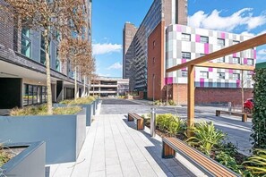 Property grounds - Self Catering Accommodation Manchester (Old Trafford)