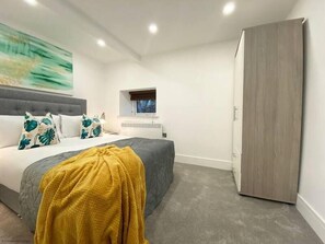 3 chambres, fer et planche à repasser, accès au Wi-Fi (inclus)