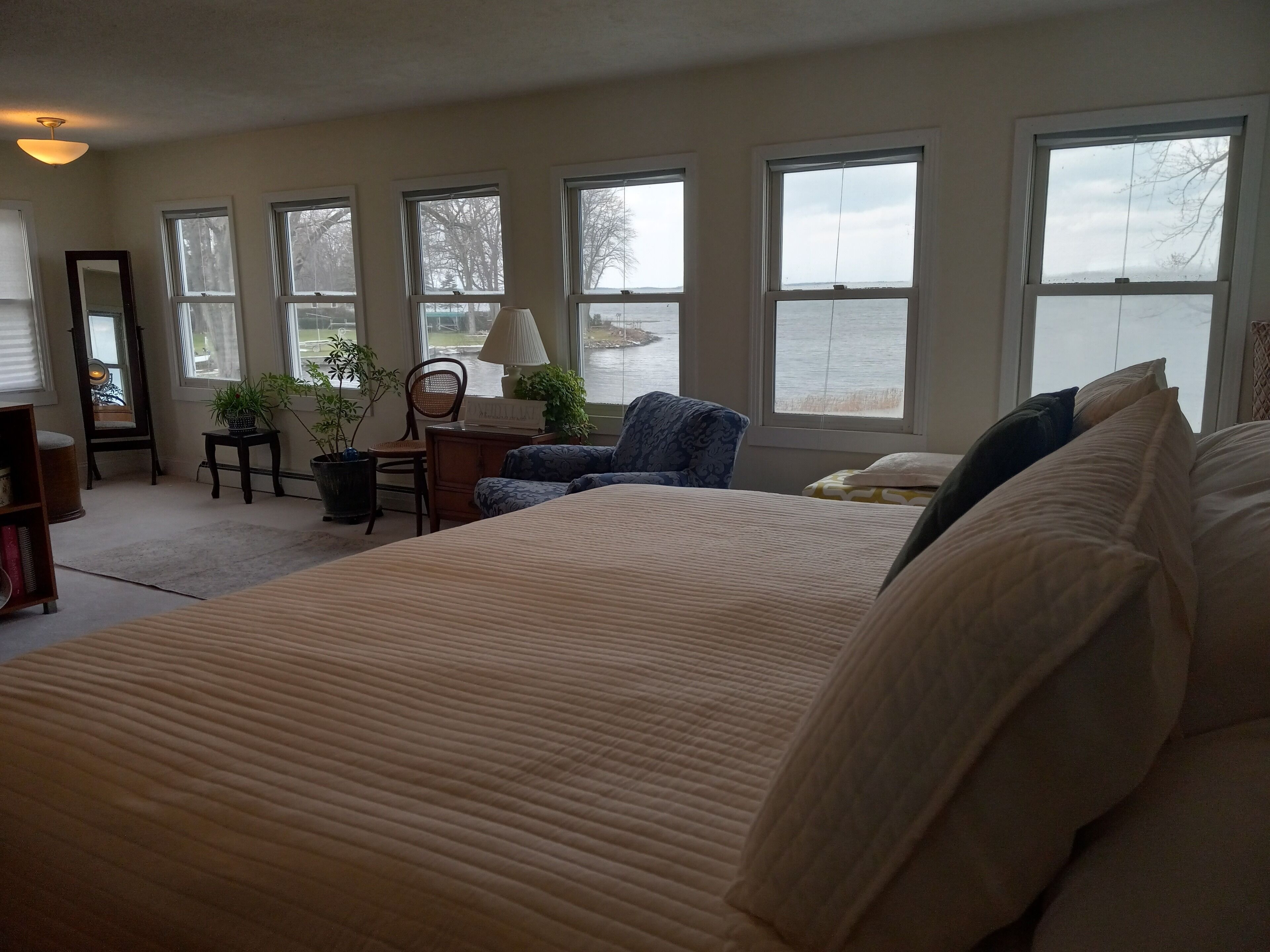 4 bedrooms, iron/ironing board, free WiFi, bed sheets