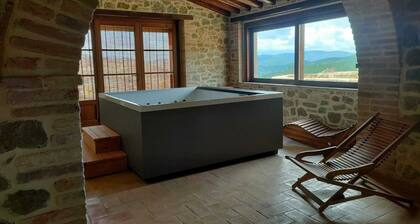 Villa with Pool, Spa, and Relaxation: A Paradise between Umbria and Tuscany
