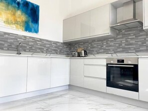 Fridge, microwave, oven, stovetop - Eden Grove Holiday Apartment Cumbria (Appleby-In-Westmorland)