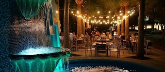 Stunning Carriage House in Watercolor | 4 Pass Golf Cart | 2 Bicycles Included!