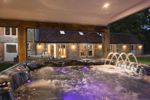 The Cowshed -  a barn that sleeps 7 guests  in 3 bedrooms