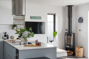 Interior - Ocean View, The Sands -  a house that sleeps 6 guests  in 3 bedrooms (Praa Sands)