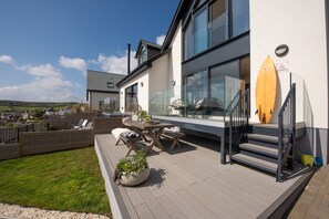 Outdoor dining - Ocean View, The Sands -  a house that sleeps 6 guests  in 3 bedrooms (Praa Sands)