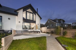 Exterior - Ocean View, The Sands -  a house that sleeps 6 guests  in 3 bedrooms (Praa Sands)