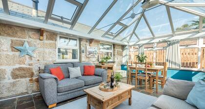 Laity Vean Hideaway - Free Parking & WiFi - Pets Allowed