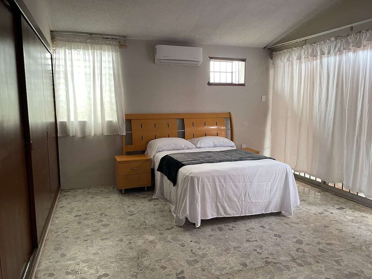 4 quartos, Wi-Fi de cortesia, roupa de cama