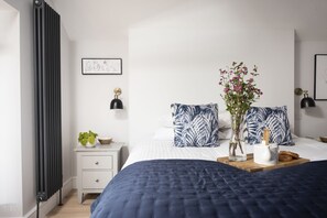 4 Schlafzimmer, Schreibtisch, Bügeleisen/Bügelbrett, Internetzugang