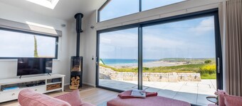 Gwithian Lookout -  a house that sleeps 5 guests  in 3 bedrooms