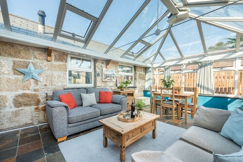 Laity Vean Farmhouse and Hideaway -  a house that sleeps 9 guests  in 5 bedrooms