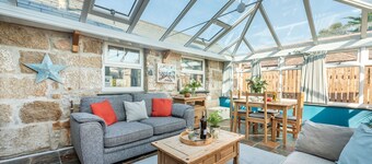 Laity Vean Farmhouse and Hideaway -  a house that sleeps 9 guests  in 5 bedrooms