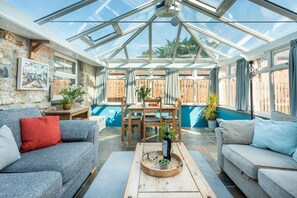 Outdoor dining - Laity Vean Farmhouse and Hideaway -  a house that sleeps 9 guests  in 5 bedrooms (Carbis Bay)