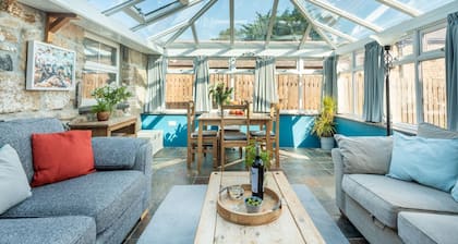 Laity Vean Farmhouse and Hideaway - a house that sleeps 9 guests in 5 bedrooms