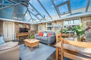 Smart TV - Laity Vean Farmhouse and Hideaway -  a house that sleeps 9 guests  in 5 bedrooms (Carbis Bay)