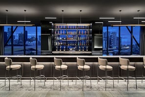 2 bar/lounge