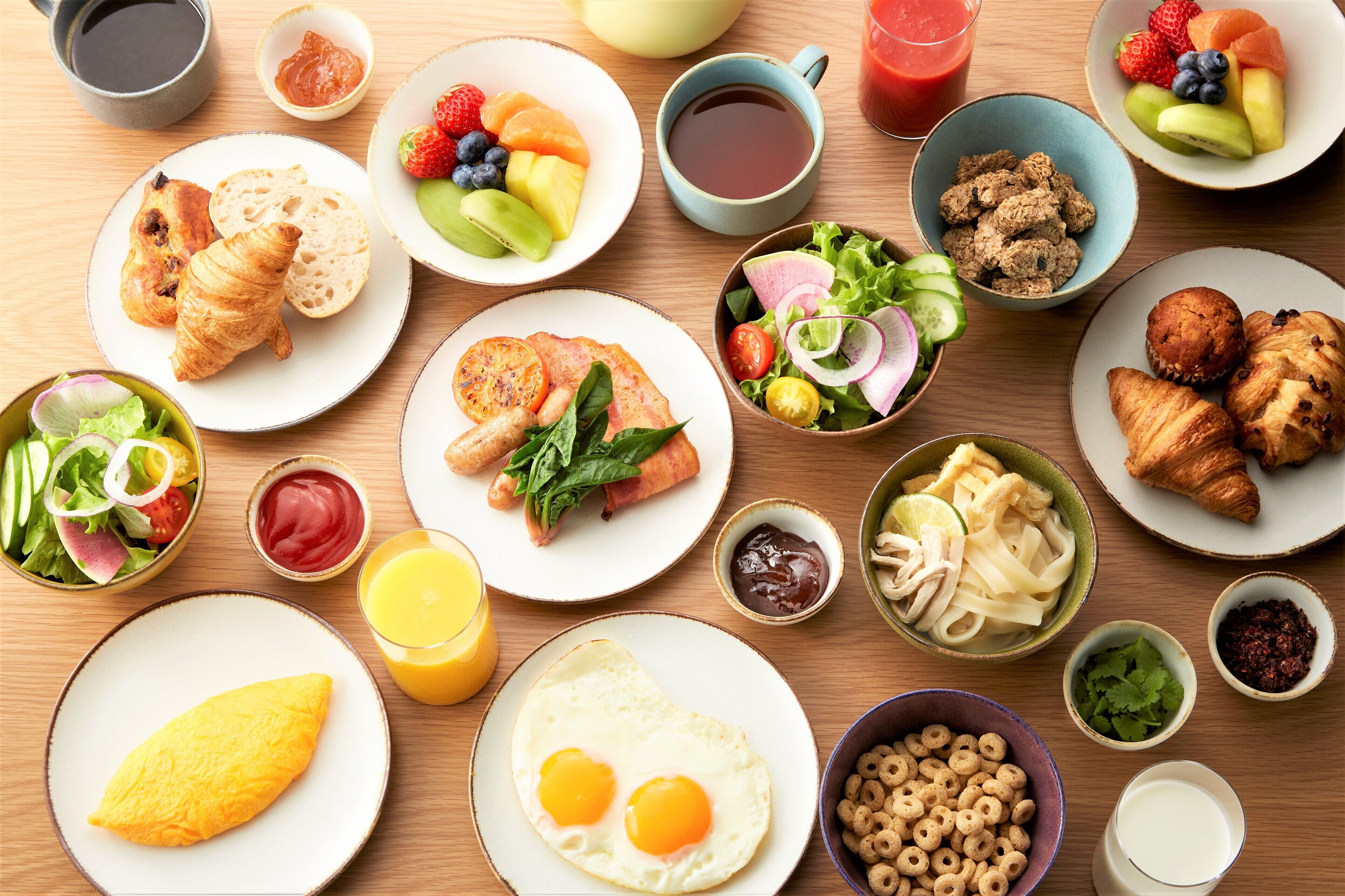 Daily buffet breakfast (JPY 3700 per person)