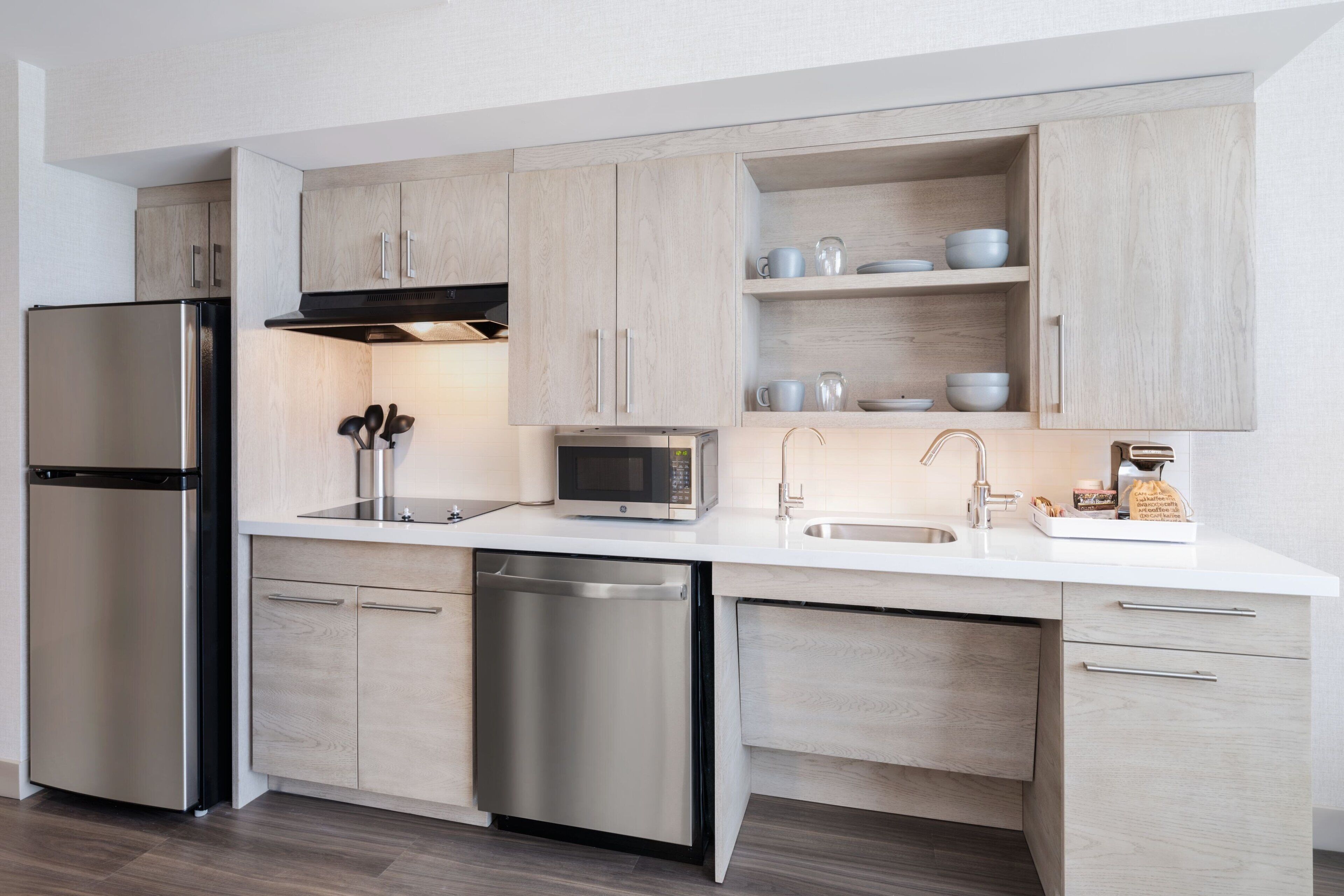 microwave, coffee/tea maker