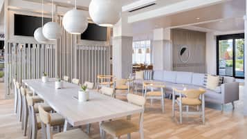 Lobby-lounge