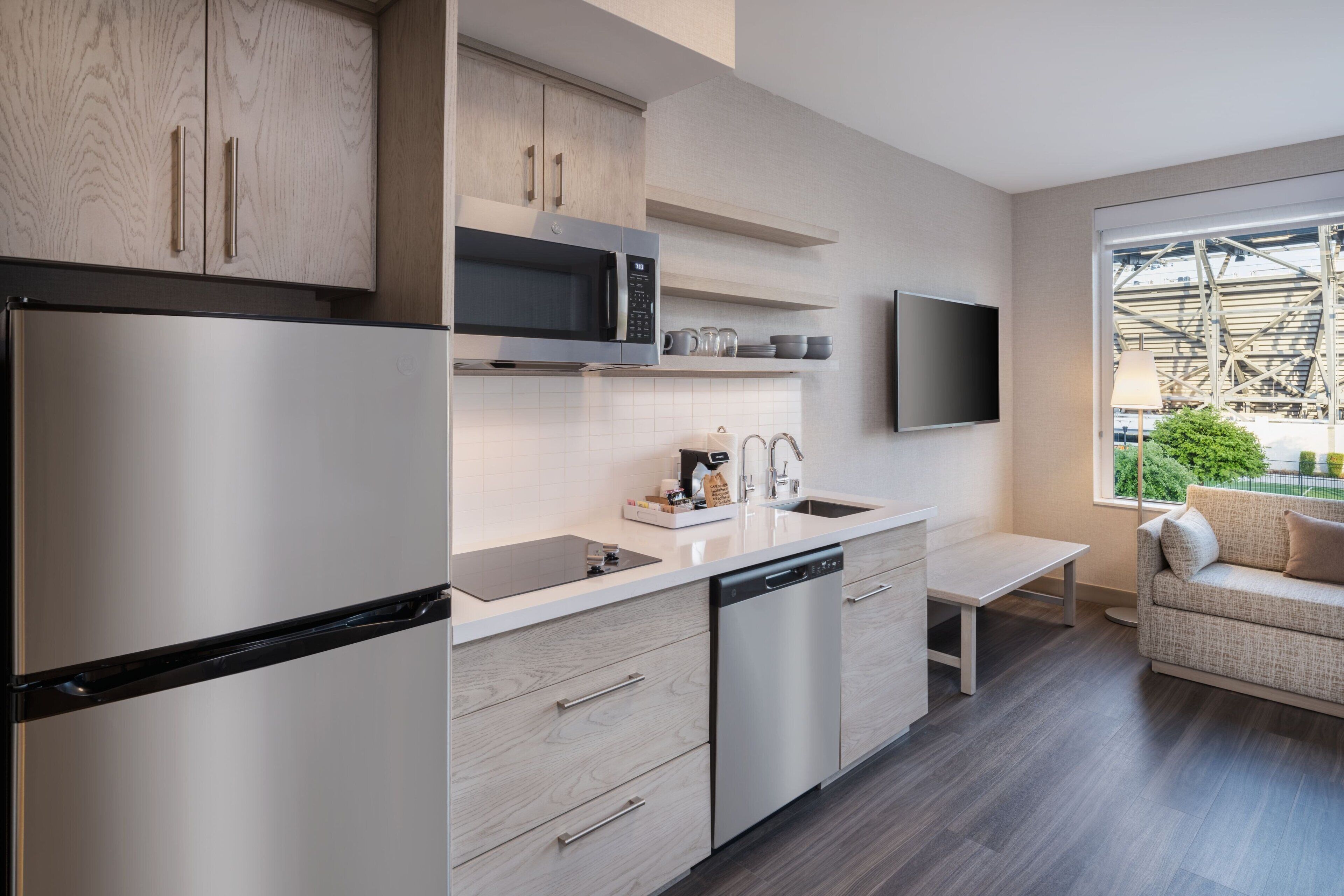 microwave, coffee/tea maker