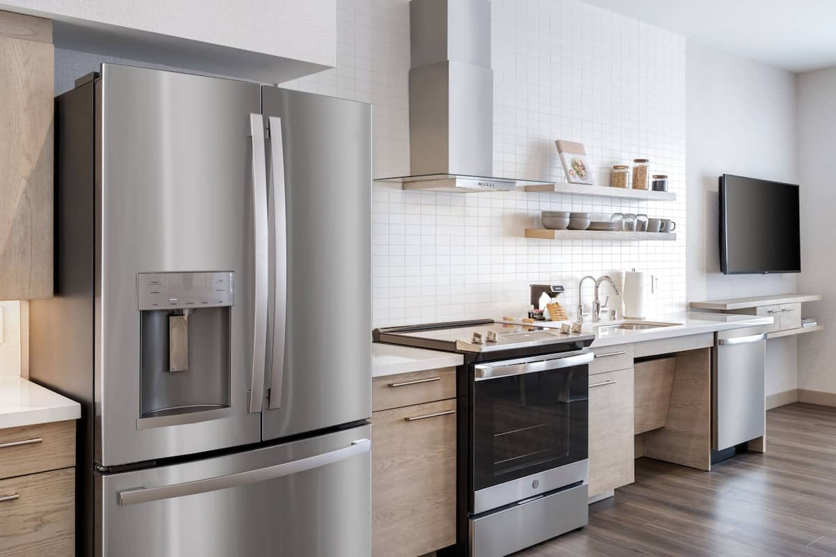 microwave, coffee/tea maker