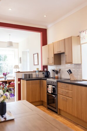 Oven, dishwasher, toaster, cookware/dishes/utensils